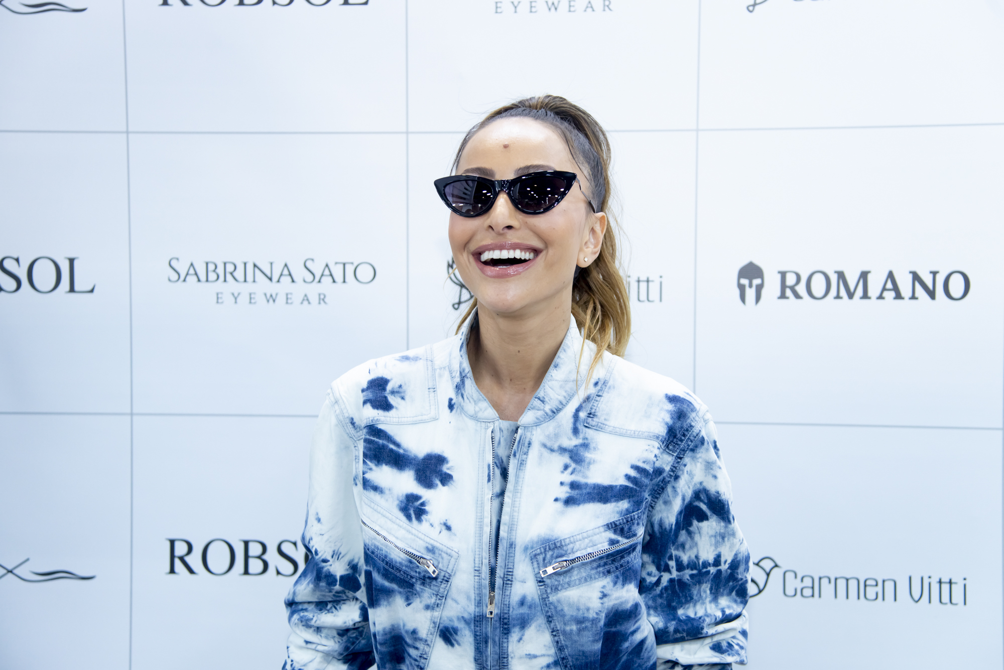 Sabrina Sato Dá Close Em Evento Com óculos Estiloso E Chama Atenção Dos Fãs