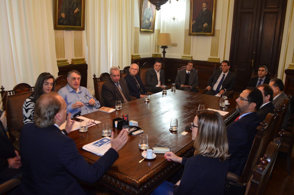 Reunião na Secretaria da Justiça com representantes do setor óptico, da segurança pública, do Procon e do MP