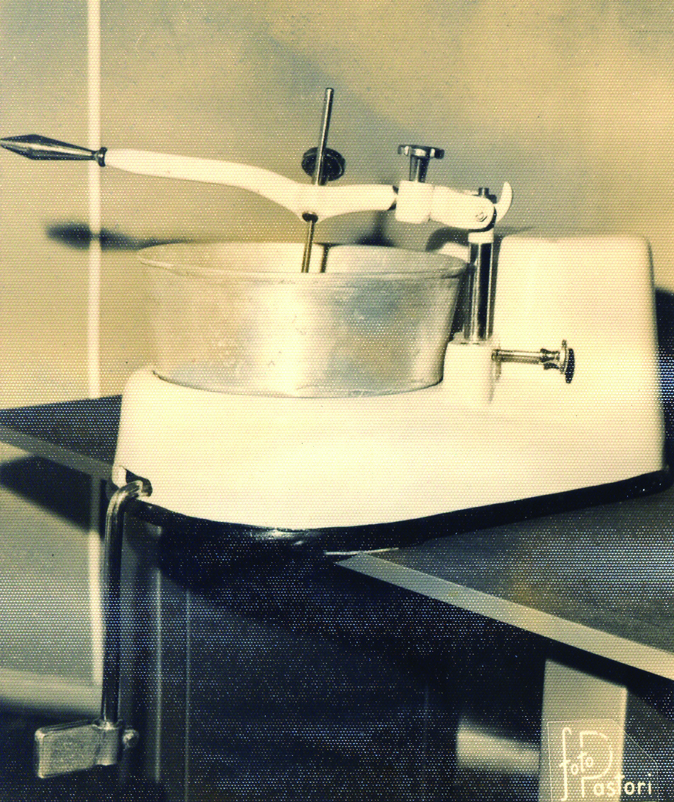 Primeira máquina para otica produzida GM-2